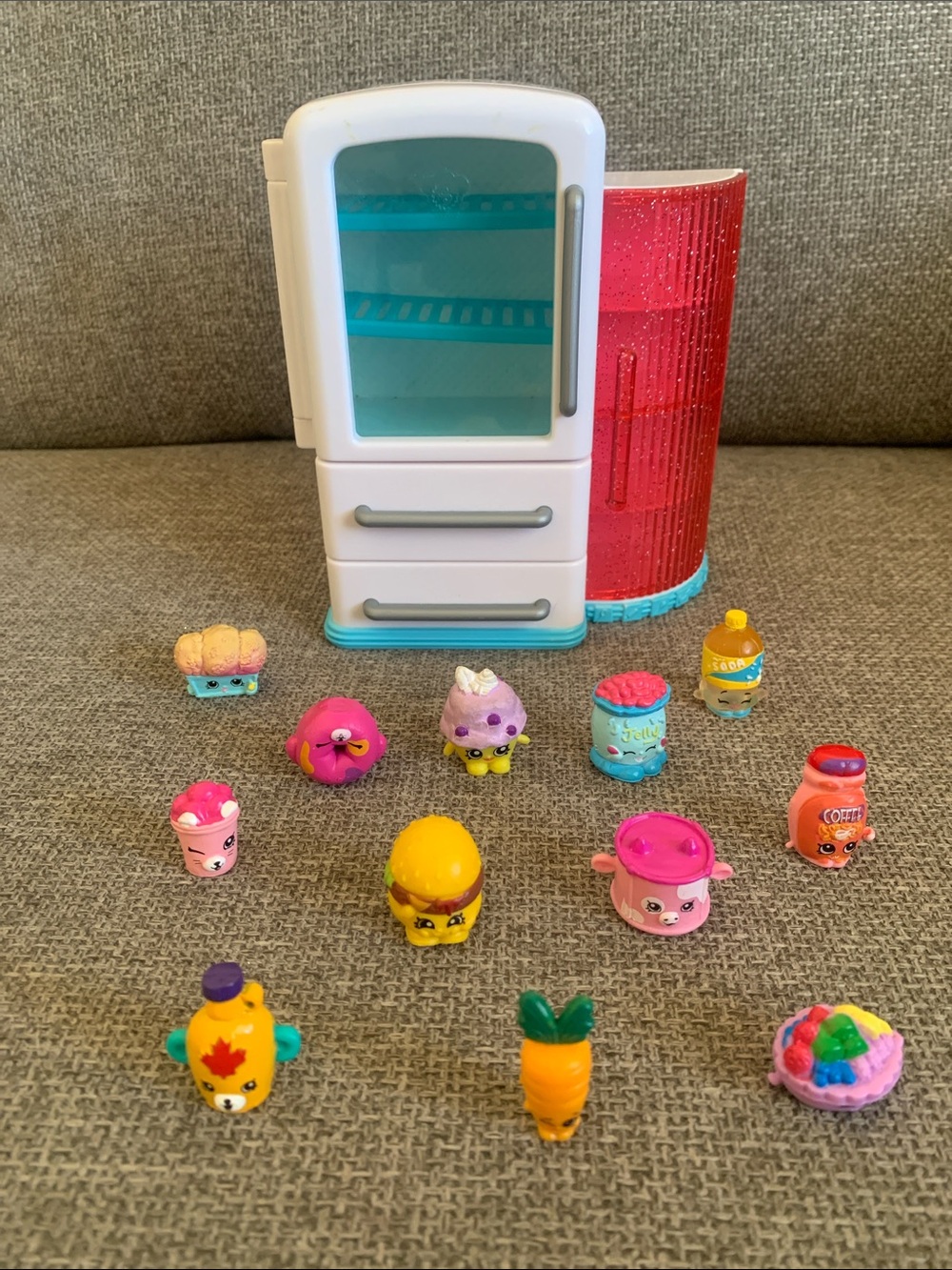 Shopkins Mini Fridge Playset with Figures